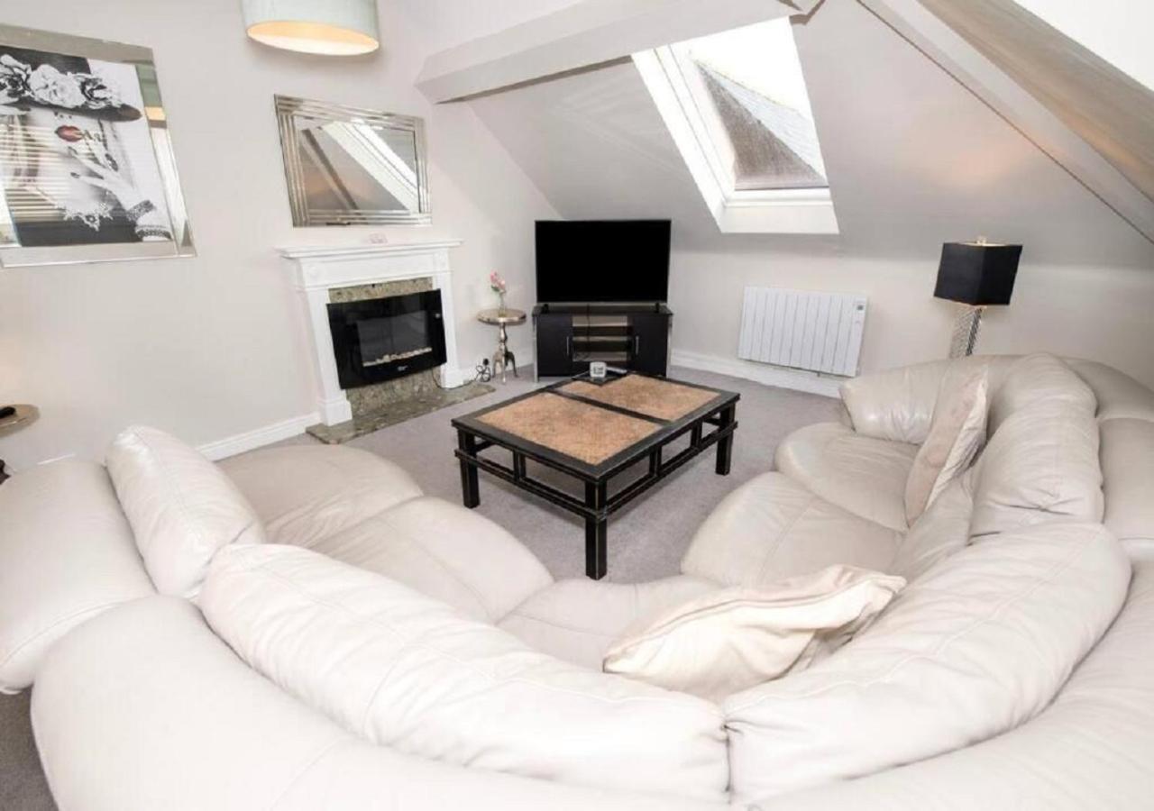 Sandmartin - Top Floor 3-Bed Apartment Sea Views & Parking Scarborough Exterior photo